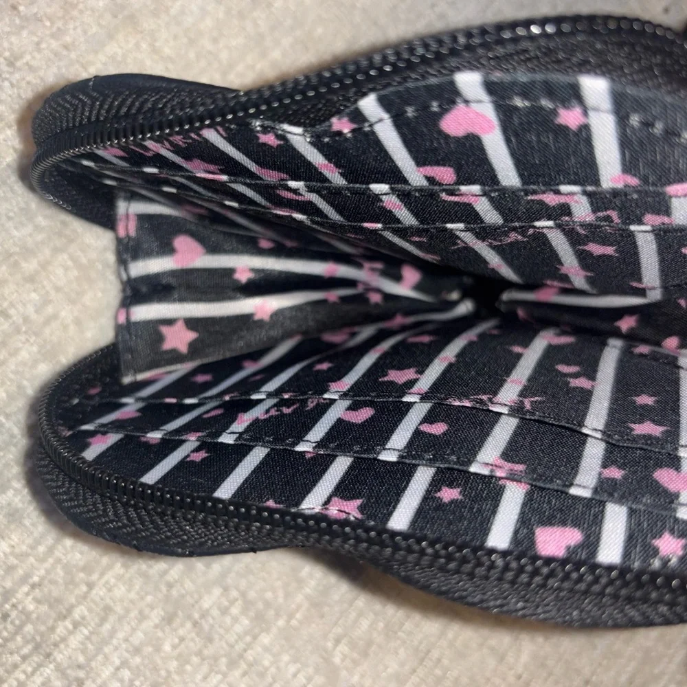 Betsey Johnson NWOT Heart Shaped Quilted Zip Wallet Wristlet Black Change Purse